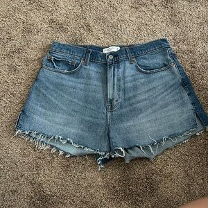 Abercrombie & Fitch The Mom Short